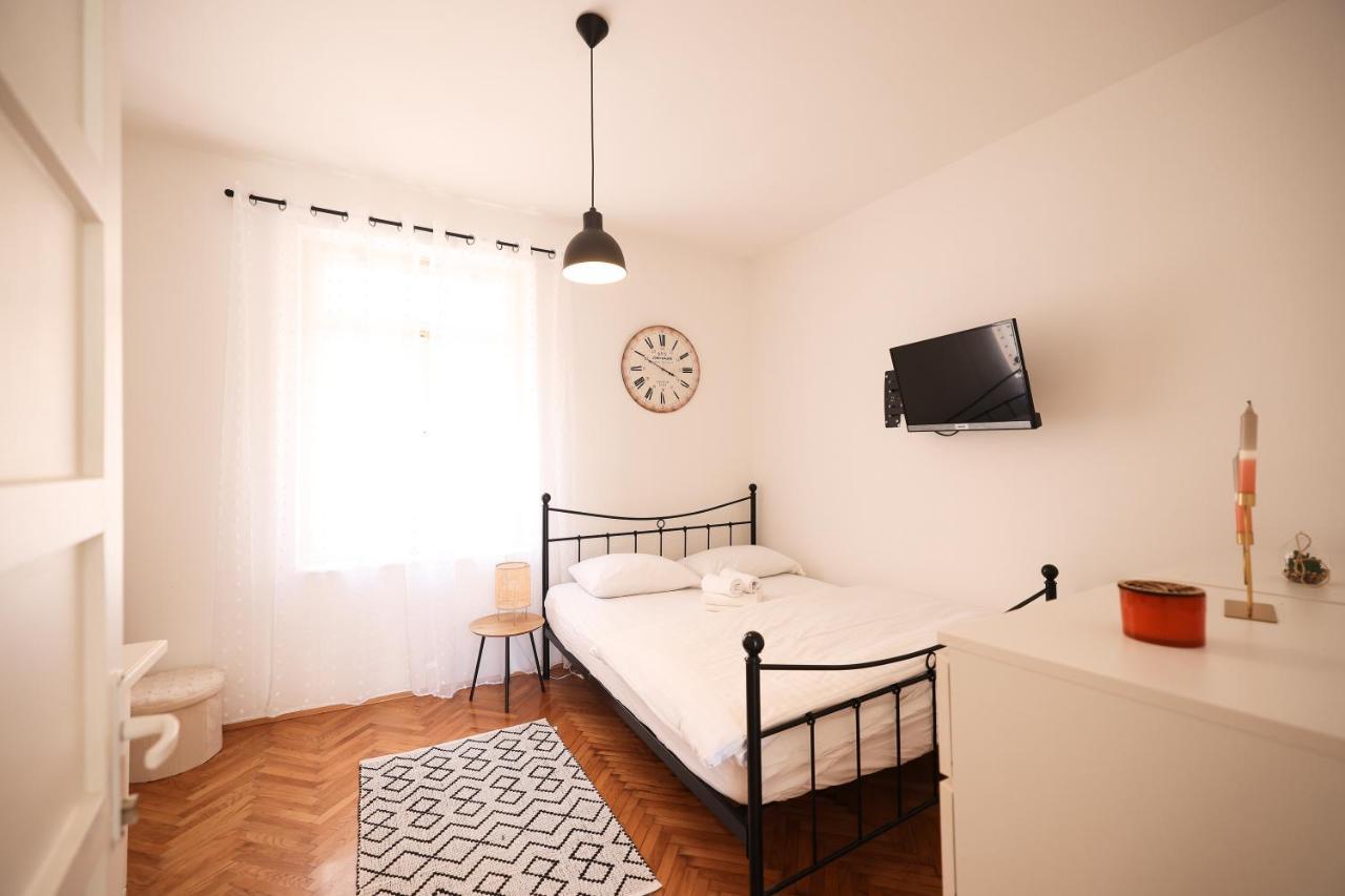 Cozy Studio In City Centar Stosija Apartment