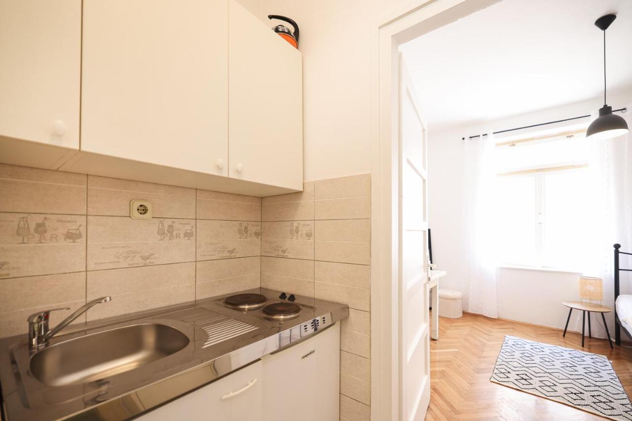 Cozy Studio In City Centar Stosija Apartment *